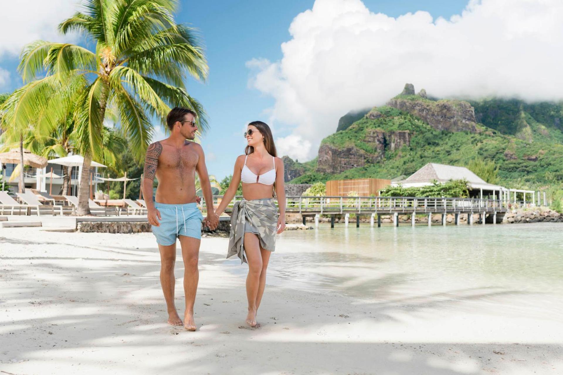 Cook'S Bay Hotel & Suites Paopao Exterior foto